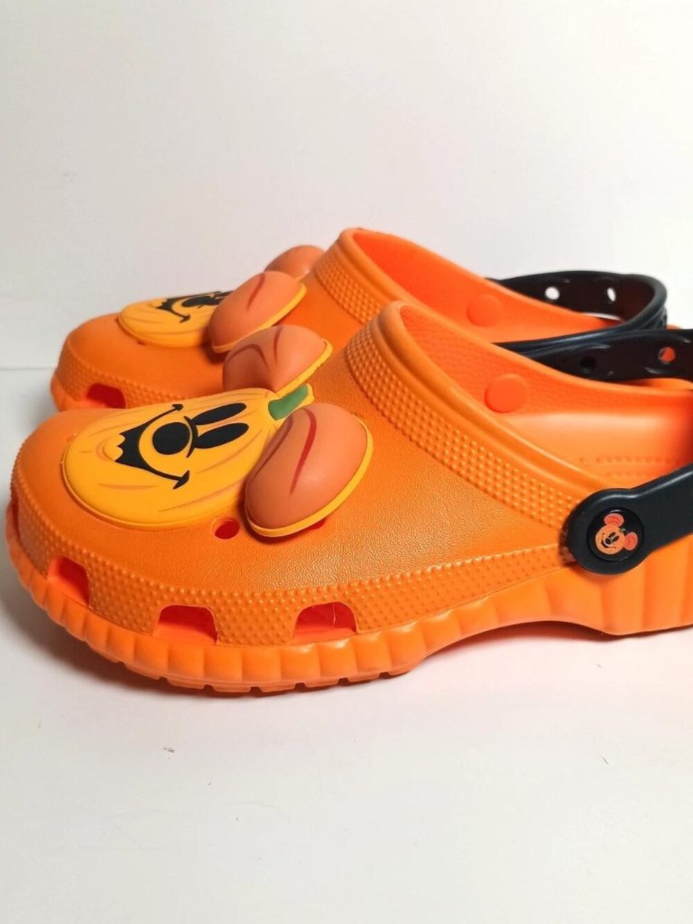 Disney Parks Crocs Mickey Mouse Pumpkin Halloween Orange Shoes Mens 7 W 9 - Picture 7 of 8